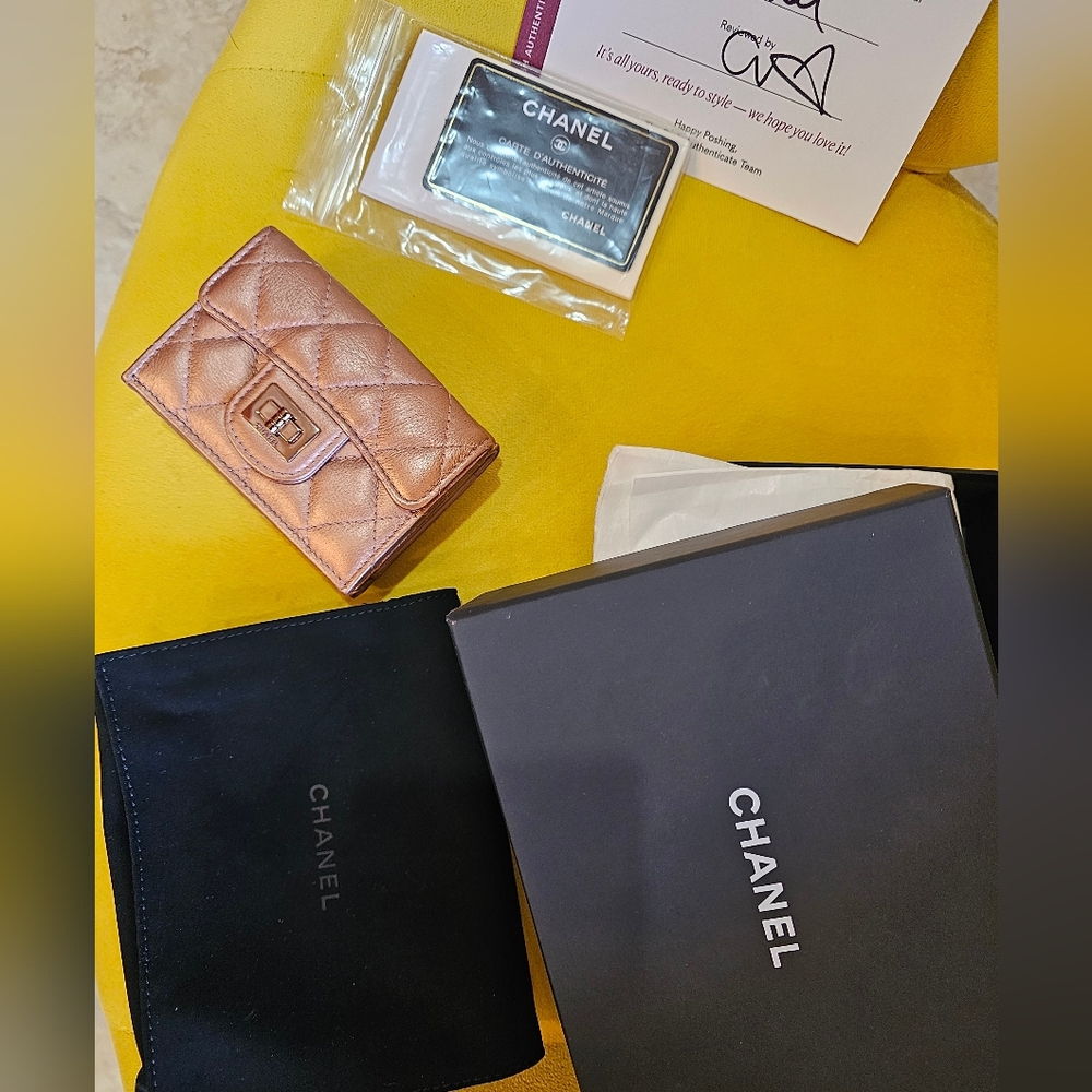 BNWT FULL INCLUSION RARE ROSE GOLD CHANEL COMPACT WALLET